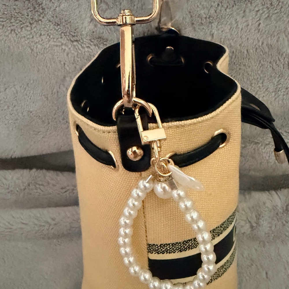 Dior Beige and Black Bucket Bag - Picture 3 of 7